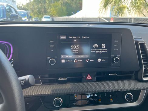 Used 2025 Kia Sportage LX image 21