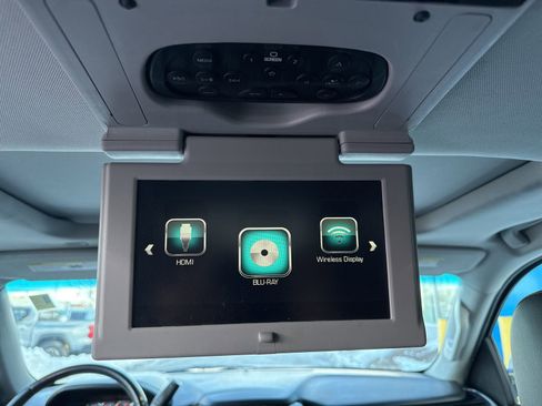 Used 2019 Chevrolet Suburban LT image 19