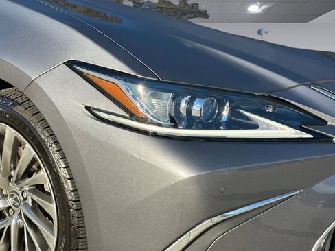 Certified 2020 Lexus ES 300h w/ Luxury Package image 11