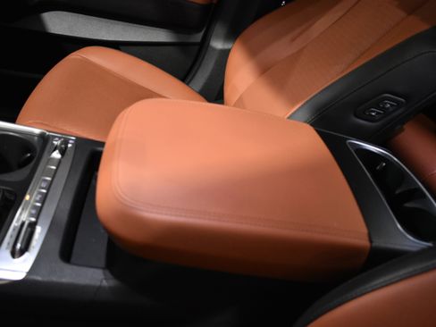 Used 2025 Kia Carnival SX Prestige image 25