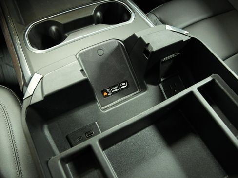 New 2025 GMC Sierra 2500 SLT w/ SLT Premium Package image 39