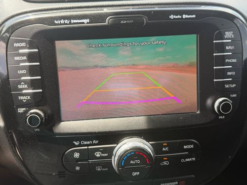 Used 2015 Kia Soul ! w/ Sun & Sound Package FWD image 24