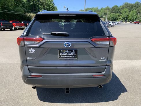 Used 2020 Toyota RAV4 LE w/ Carpet Mat Package AWD/4WD image 15