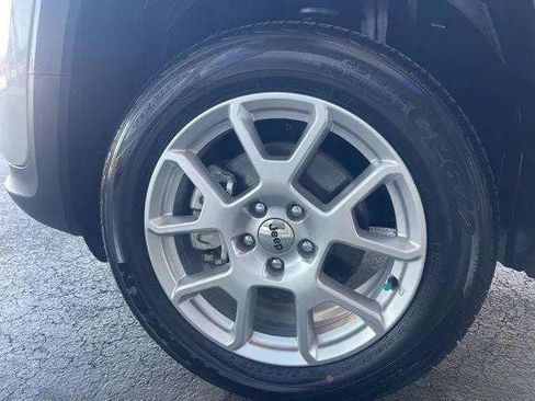 Used 2023 Jeep Renegade Latitude w/ Premium Group AWD/4WD image 23
