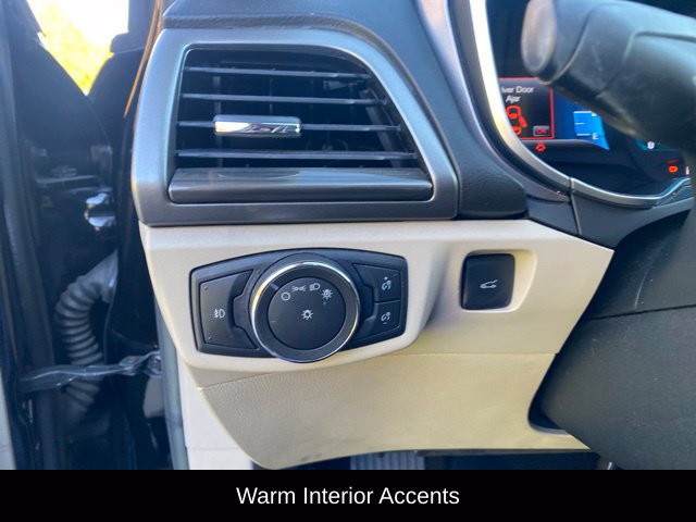 Used 2017 Ford Fusion SE w/ Fusion SE Technology Package FWD image 16