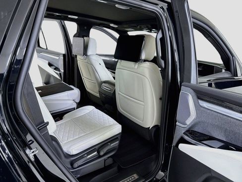 Used 2025 Cadillac Escalade V w/ LPO, ONYX Package AWD/4WD image 31