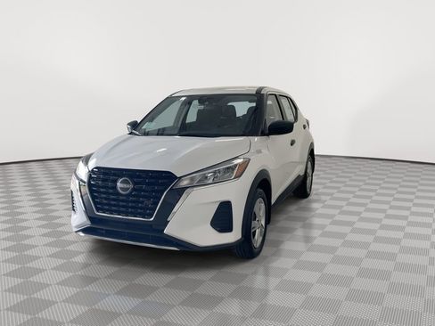 Certified 2025 Nissan Kicks Play S image 5