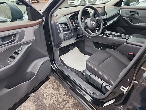 Used 2023 Nissan Rogue S image 13