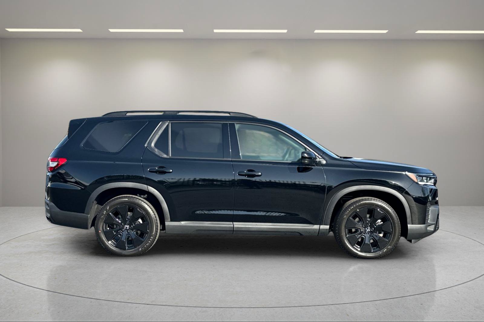 New 2026 Honda Pilot Black Edition image 2