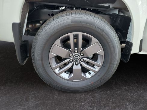 Used 2025 Nissan Frontier SV image 24