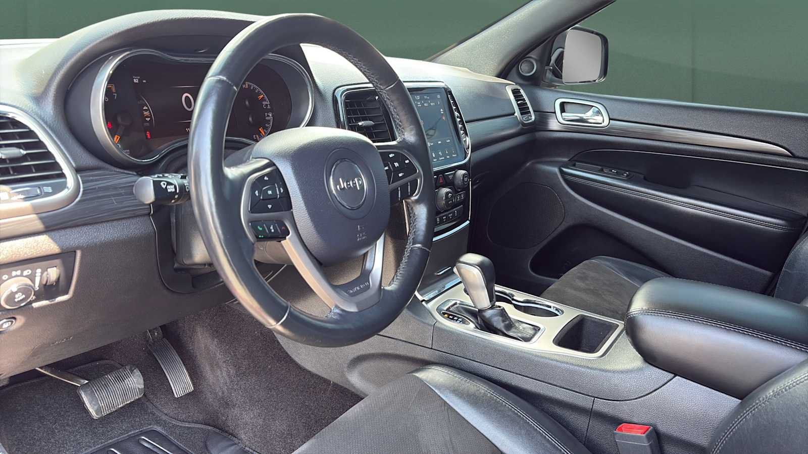 Used 2019 Jeep Grand Cherokee Altitude AWD/4WD image 13