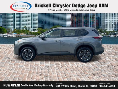 Used 2024 Nissan Rogue SV FWD image 2