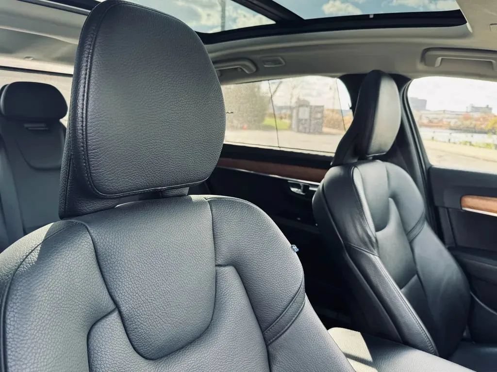 Used 2023 Volvo S90 B6 Plus AWD/4WD image 14
