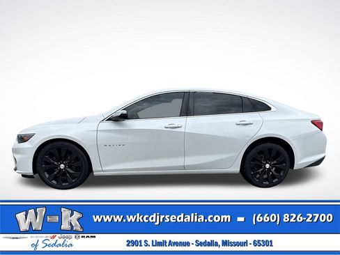 Used 2018 Chevrolet Malibu Premier w/ Premier Sun and Wheel Package FWD image 11