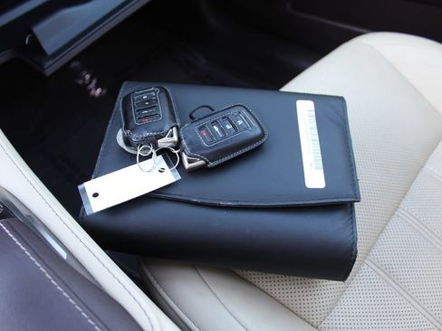 Used 2016 Lexus ES 350 w/ Luxury Package w/Wood Trim FWD image 30