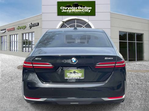 Used 2025 BMW 530i xDrive w/ Premium Package AWD/4WD image 8