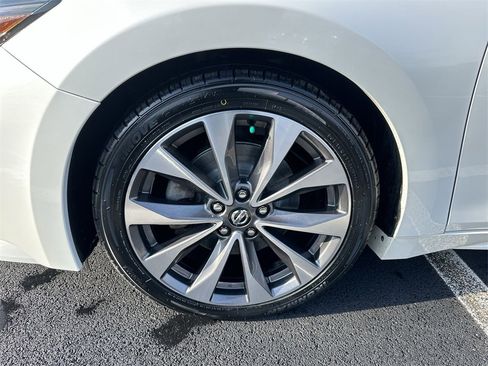 Used 2019 Nissan Maxima Platinum image 10