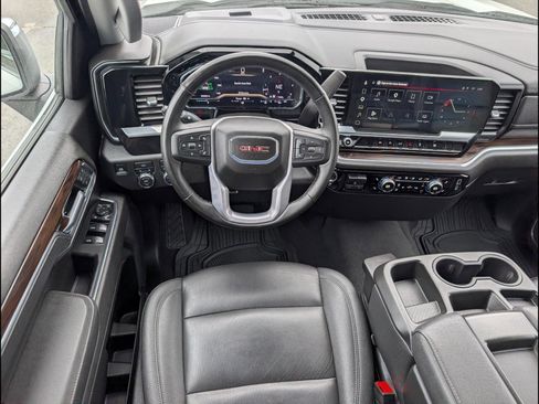 Used 2025 GMC Sierra 1500 SLT image 8