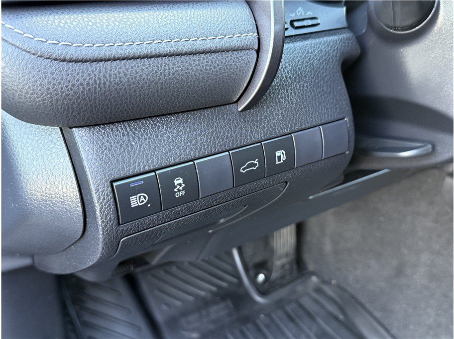 Used 2018 Toyota Camry SE w/ Audio Package FWD image 19