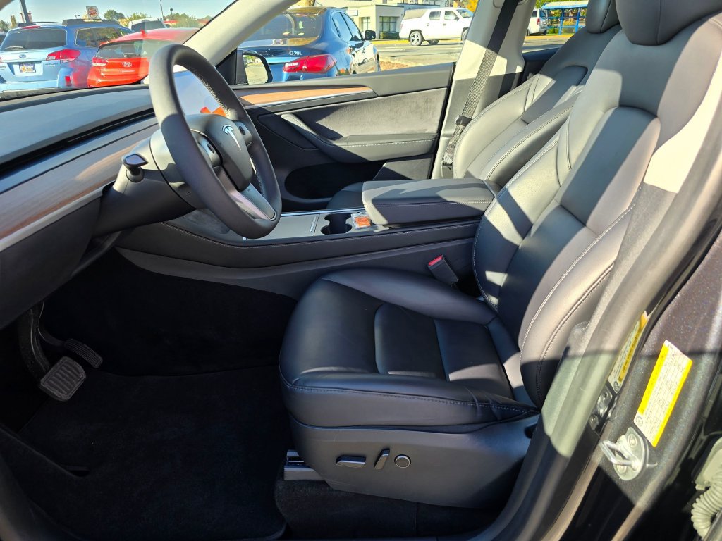 Used 2024 Tesla Model Y Long Range AWD/4WD image 22