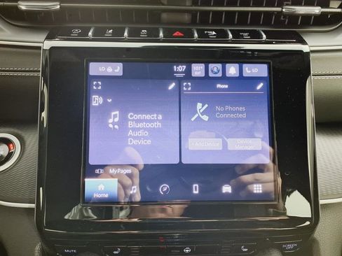 Used 2025 Jeep Grand Cherokee Laredo w/ Luxury Tech Group I image 18