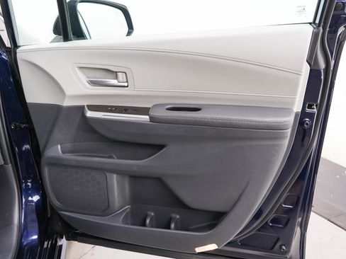 Used 2023 Toyota Sienna XLE AWD/4WD image 12