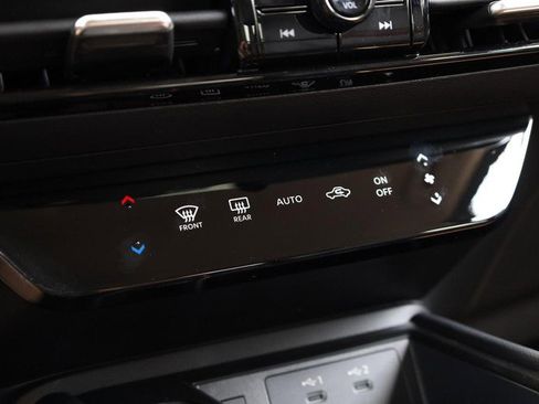 New 2025 Nissan Kicks SR image 16