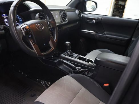 Used 2023 Toyota Tacoma TRD Sport AWD/4WD image 18