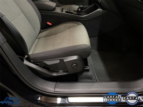 Used 2025 Volvo XC40 B5 Core image 70