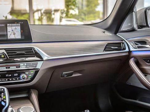 Used 2018 BMW 540i w/ M Sport Package RWD image 36