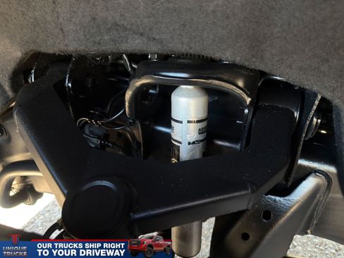 Used 2024 GMC Sierra 3500 AT4 AWD/4WD image 8