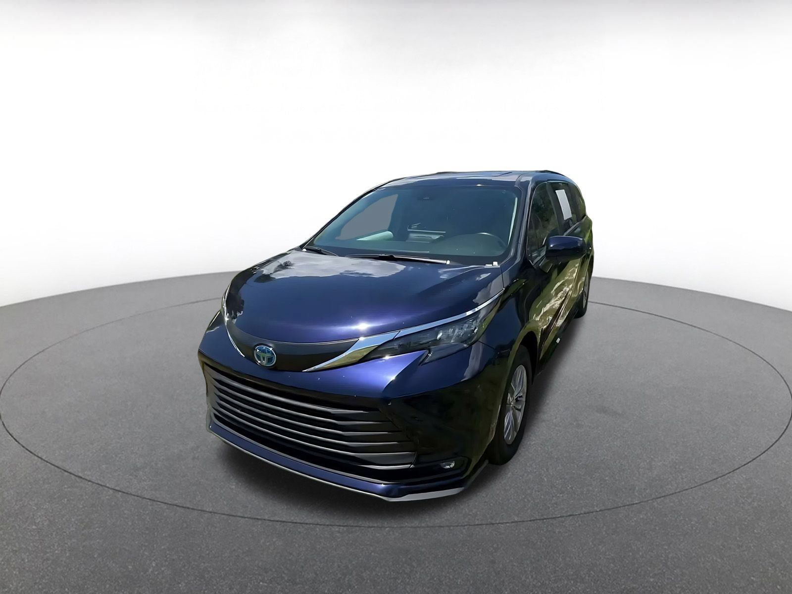 Used 2025 Toyota Sienna XLE FWD image 6