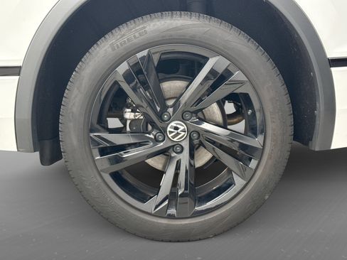 Used 2023 Volkswagen Tiguan SE R-Line AWD/4WD image 26