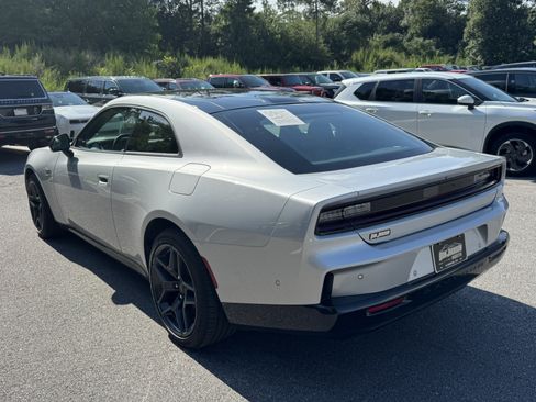 Used 2024 Dodge Charger Daytona R/T w/ Plus Group AWD/4WD image 7