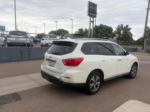 Used 2020 Nissan Pathfinder SV FWD image 5