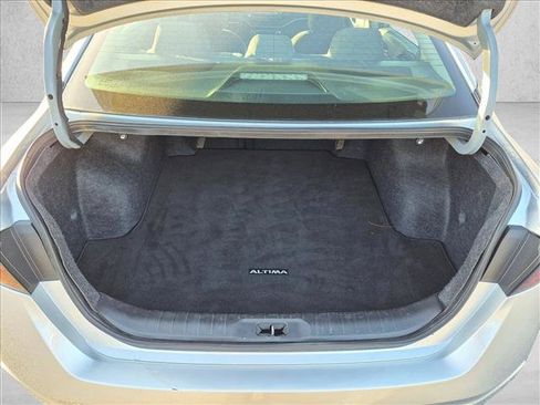 Used 2024 Nissan Altima 2.5 SV FWD image 6