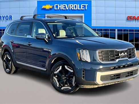Used 2023 Kia Telluride S w/ S Sunroof Package image 1