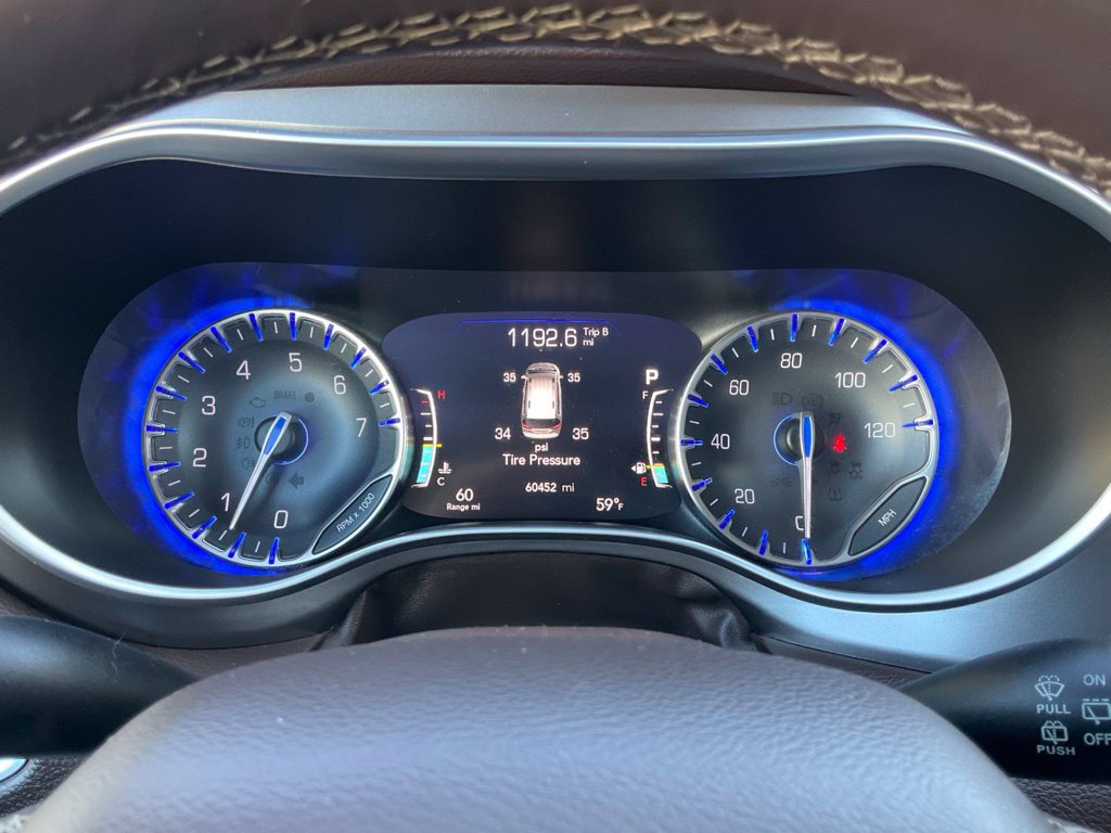 Used 2017 Chrysler Pacifica Touring-L Plus FWD image 41