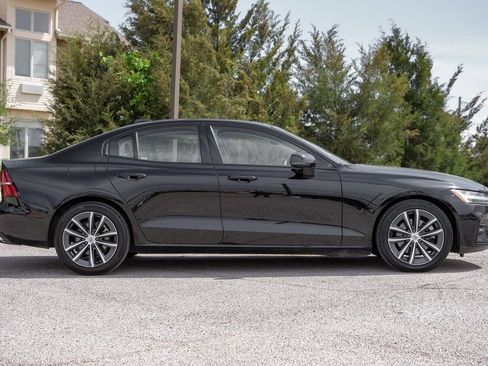 Used 2021 Volvo S60 T5 Momentum image 5