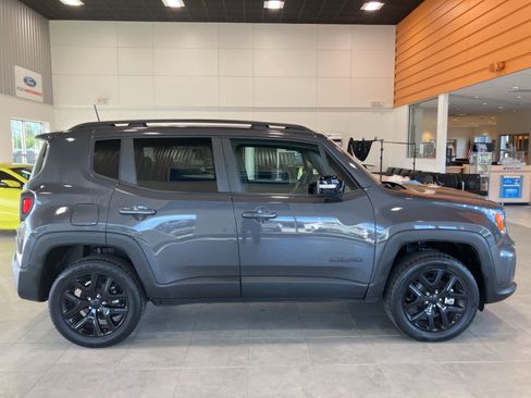 Used 2022 Jeep Renegade Altitude w/ Convenience Group image 4
