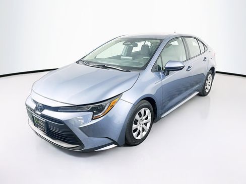 Used 2023 Toyota Corolla LE image 3