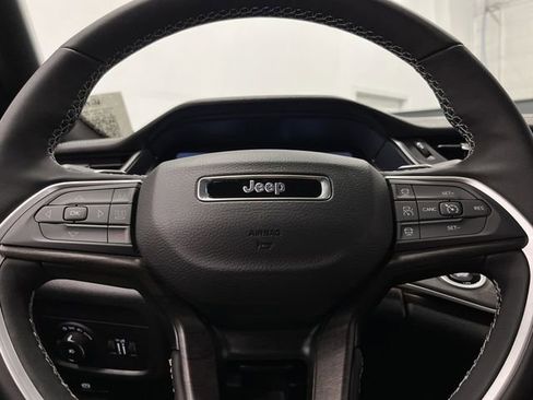 New 2025 Jeep Grand Cherokee L Limited image 16