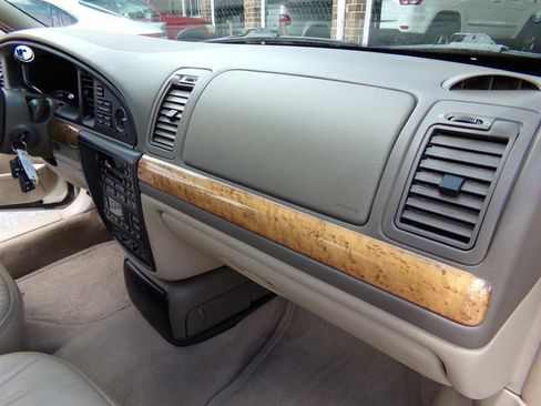 Used 2001 Lincoln Continental image 39