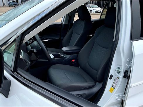Used 2024 Toyota RAV4 XLE w/ Convenience Package image 8