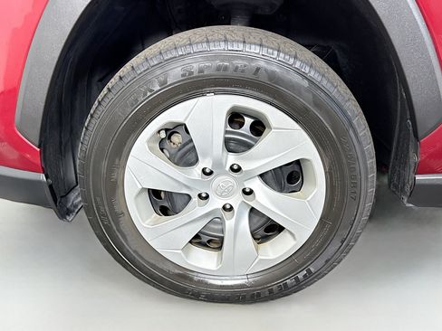 Used 2020 Toyota RAV4 LE image 37