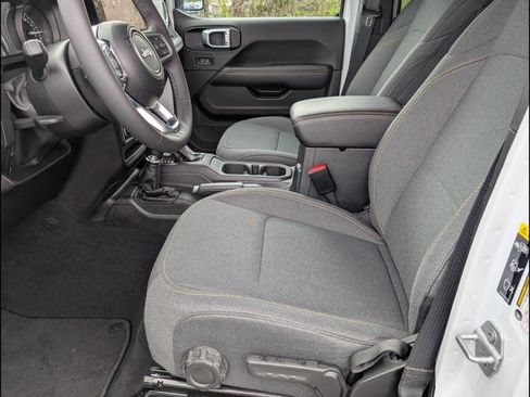 Used 2025 Jeep Wrangler Sahara 4xe image 16