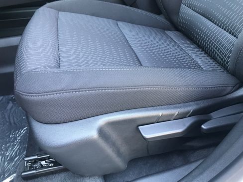 New 2025 Chevrolet Equinox LT w/ Safety and Technology Package FWD image 17