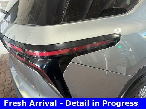 Used 2024 Chevrolet Traverse LT image 19