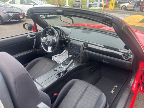 Used 2006 MAZDA MX-5 Miata Touring RWD image 26