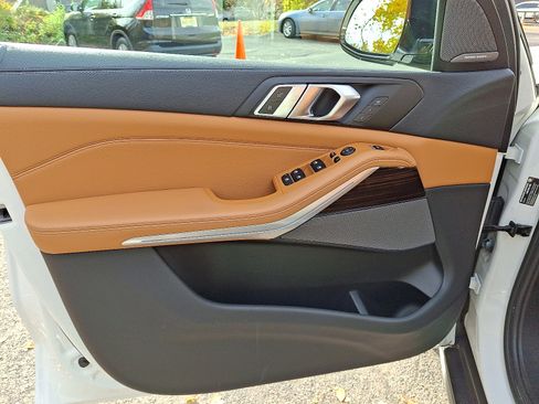 Used 2023 BMW X5 xDrive40i w/ Premium Package image 11